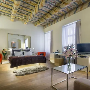 Three Storks 5* Прага